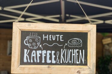 *PFINGST-MONTAG* Zu Kaffee & Kuchen oder zum Degustieren im Laden. Wir danken für all die lieben Besuche bei uns!